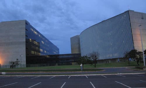 Ator contratado por meio de PJ não obtém vínculo de emprego com emissora de TV